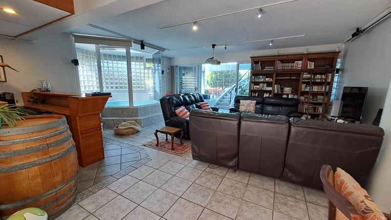 5 Bedroom Property for Sale in Stilbaai Wes Western Cape
